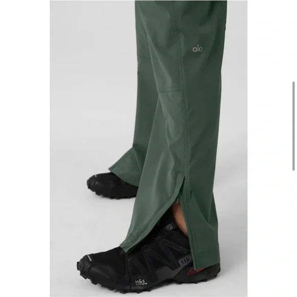 ALO Yoga Flip It Trousers Dark Green Pants - Picture 4 of 9